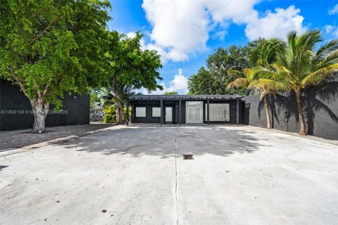 Commercial property in Miami, Florida № 1804582 - photo 3