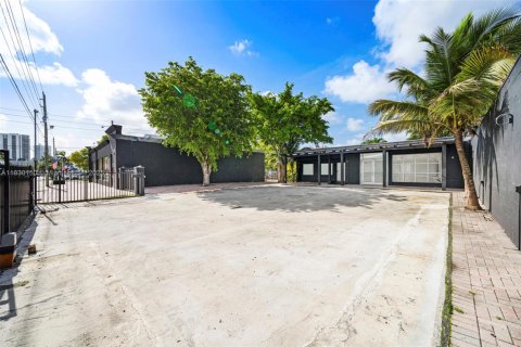 Commercial property in Miami, Florida № 1804582 - photo 7