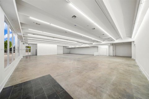 Commercial property in Miami, Florida № 1804582 - photo 8