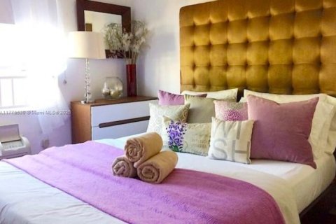 Condo in Miami Beach, Florida  № 1960598 - photo 18