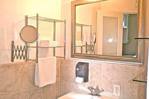 Condo in Miami Beach, Florida  № 1960598 - photo 21