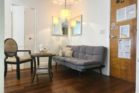 Condo in Miami Beach, Florida  № 1960598 - photo 19