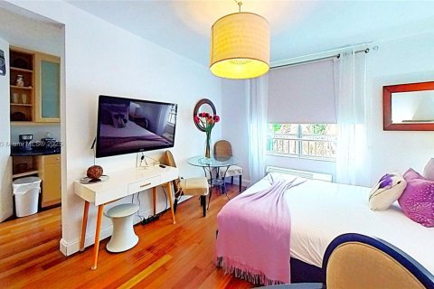 Condo in Miami Beach, Florida  № 1960598 - photo 10