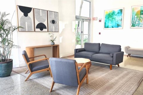 Condo in Miami Beach, Florida  № 1960598 - photo 1