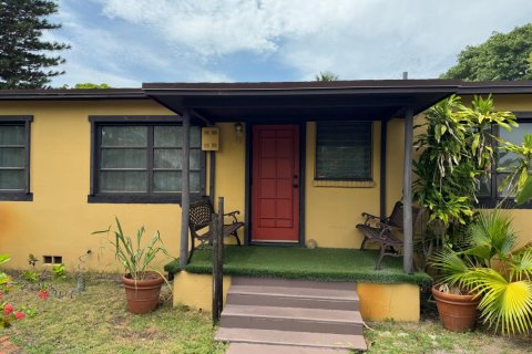Villa ou maison à louer à West Palm Beach, Floride: 2 chambres, 210.52 m2 № 2181526 - photo 3
