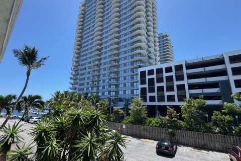 Villa ou maison à louer à West Palm Beach, Floride: 2 chambres, 210.52 m2 № 2181526 - photo 25