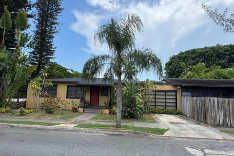 Villa ou maison à louer à West Palm Beach, Floride: 2 chambres, 210.52 m2 № 2181526 - photo 2