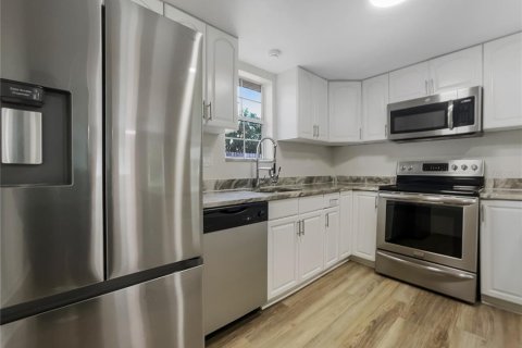 House in Saint Petersburg, Florida 3 bedrooms, 132.66 sq.m. № 1835615 - photo 18