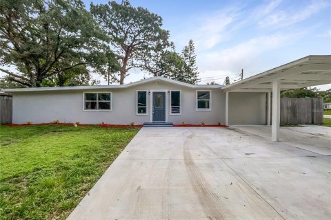 House in Saint Petersburg, Florida 3 bedrooms, 132.66 sq.m. № 1835615 - photo 1