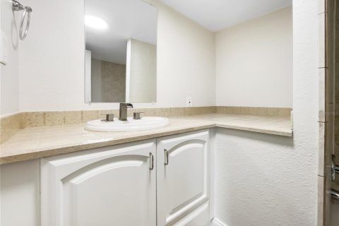 House in Saint Petersburg, Florida 3 bedrooms, 132.66 sq.m. № 1835615 - photo 21