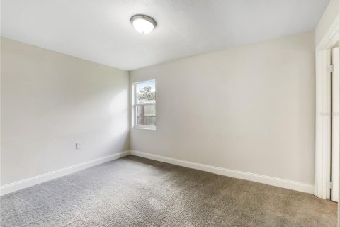 House in Saint Petersburg, Florida 3 bedrooms, 132.66 sq.m. № 1835615 - photo 15