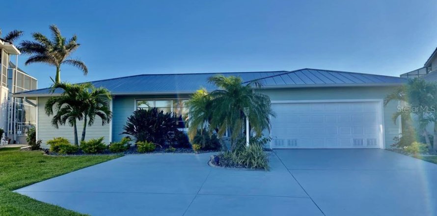 House in Punta Gorda, Florida 3 bedrooms, 171.03 sq.m. № 1826398