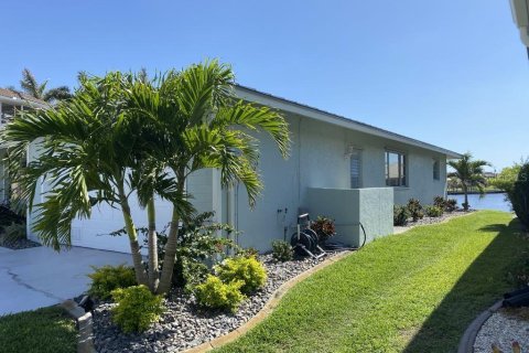 House in Punta Gorda, Florida 3 bedrooms, 171.03 sq.m. № 1826398 - photo 10