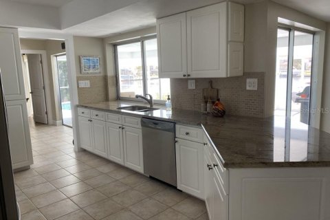 House in Punta Gorda, Florida 3 bedrooms, 171.03 sq.m. № 1826398 - photo 15