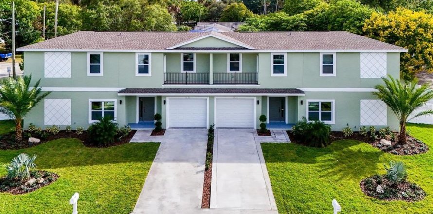 Commercial property in Port Richey, Florida 4 bedrooms, 288.37 sq.m. № 1876638