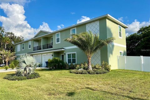 Commercial property in Port Richey, Florida 4 bedrooms, 288.37 sq.m. № 1876638 - photo 2