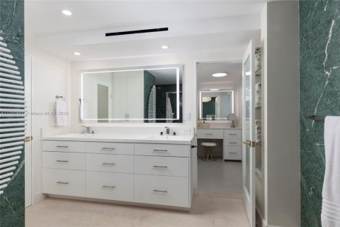 Condo in Miami, Florida, 3 bedrooms  № 1715550 - photo 17