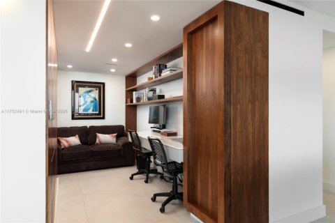 Condo in Miami, Florida, 3 bedrooms  № 1715550 - photo 24