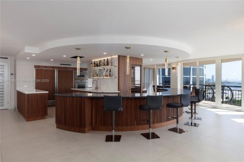 Condo in Miami, Florida, 3 bedrooms  № 1715550 - photo 13