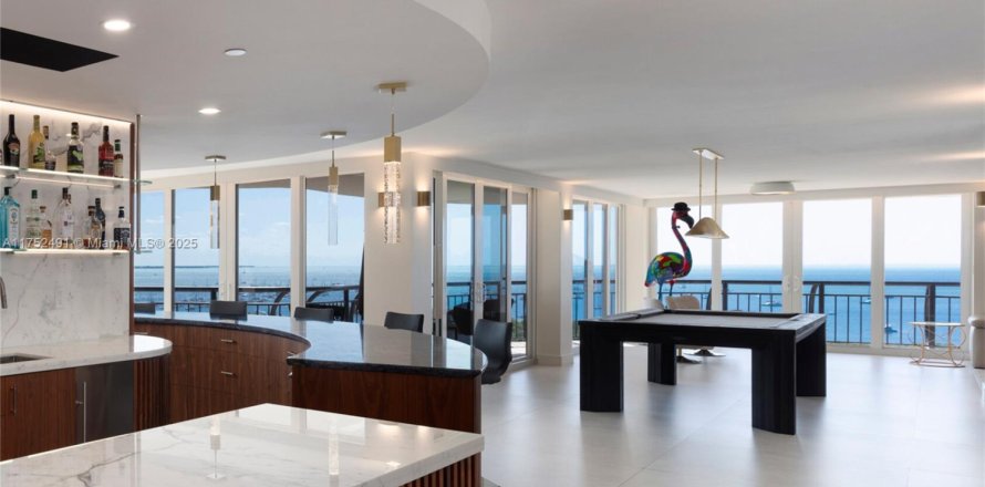 Condo in Miami, Florida, 3 bedrooms № 1715550
