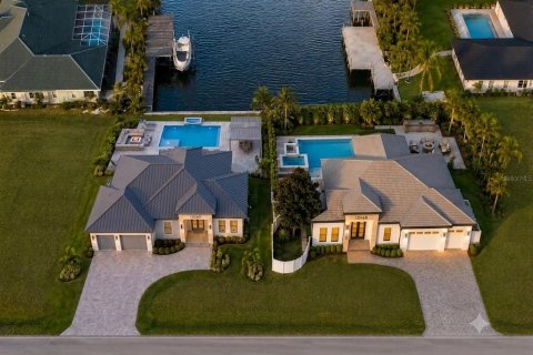 House in Port Charlotte, Florida 4 bedrooms, 213.3 sq.m. № 2290693 - photo 27