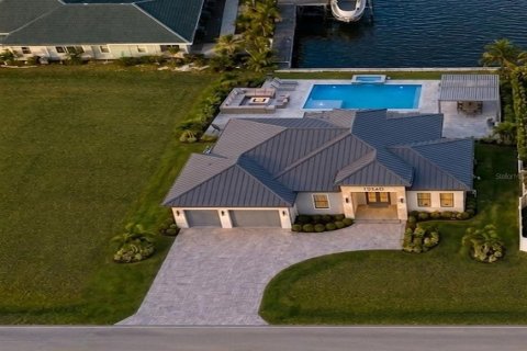 House in Port Charlotte, Florida 4 bedrooms, 213.3 sq.m. № 2290693 - photo 26