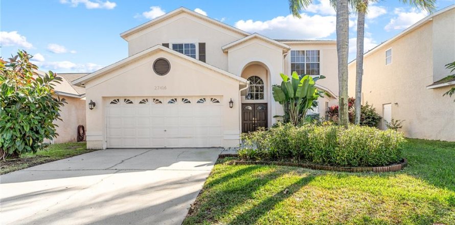 House in Wesley Chapel, Florida 5 bedrooms, 261.24 sq.m. № 2094816