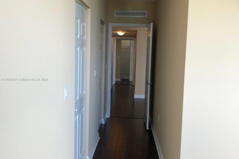 Copropriété à vendre à Hallandale Beach, Floride: 3 chambres, 137.59 m2 № 1867610 - photo 15