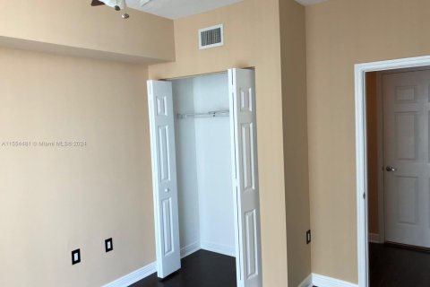 Copropriété à vendre à Hallandale Beach, Floride: 3 chambres, 137.59 m2 № 1867610 - photo 19