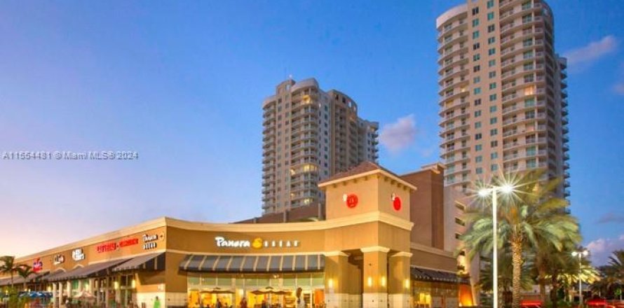 Condo à Hallandale Beach, Floride, 3 chambres  № 1867610
