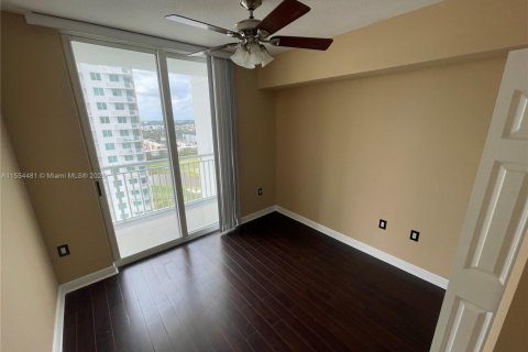 Copropriété à vendre à Hallandale Beach, Floride: 3 chambres, 137.59 m2 № 1867610 - photo 12
