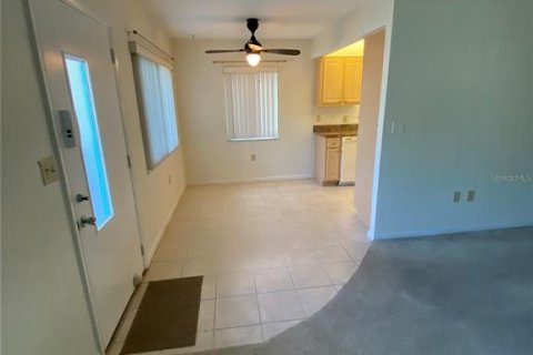 Condo in Seminole, Florida, 2 bedrooms  № 2391343 - photo 8