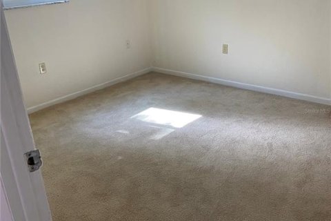 Condo in Seminole, Florida, 2 bedrooms  № 2391343 - photo 15