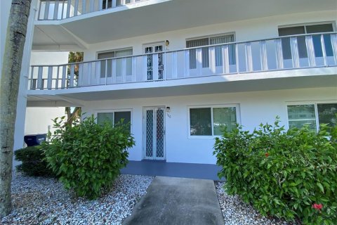 Condo in Seminole, Florida, 2 bedrooms  № 2391343 - photo 5