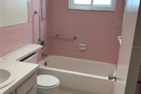 Condo in Seminole, Florida, 2 bedrooms  № 2391343 - photo 14