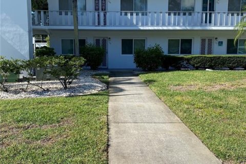 Condo in Seminole, Florida, 2 bedrooms  № 2391343 - photo 3