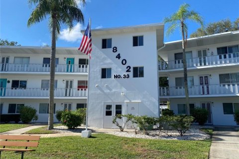Condo in Seminole, Florida, 2 bedrooms № 2391343