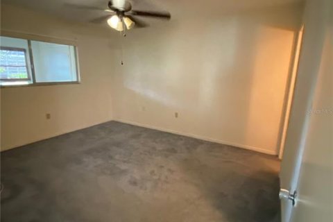 Condo in Seminole, Florida, 2 bedrooms  № 2391343 - photo 12