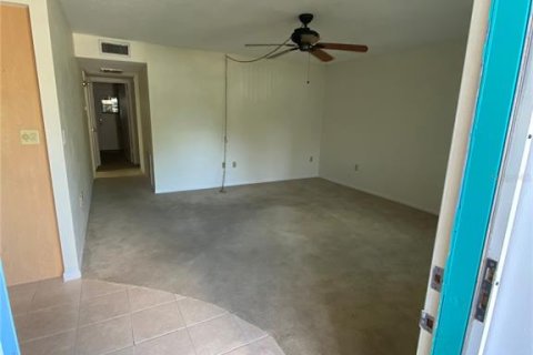Condo in Seminole, Florida, 2 bedrooms  № 2391343 - photo 6