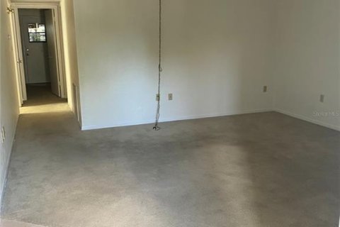 Condo in Seminole, Florida, 2 bedrooms  № 2391343 - photo 7