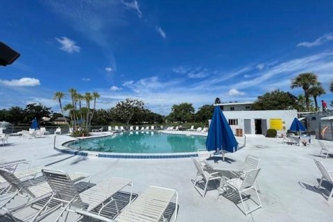 Condo in Seminole, Florida, 2 bedrooms  № 2391343 - photo 21
