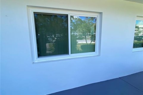 Condo in Seminole, Florida, 2 bedrooms  № 2391343 - photo 4