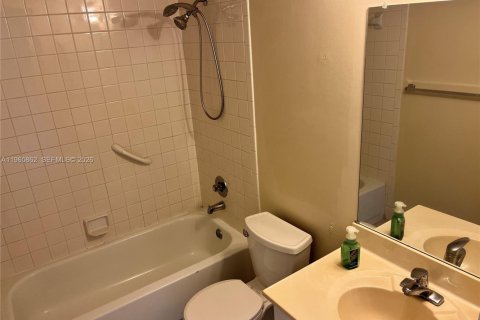 Copropriété à louer à Pembroke Pines, Floride: 1 chambre, 63.64 m2 № 2027804 - photo 13