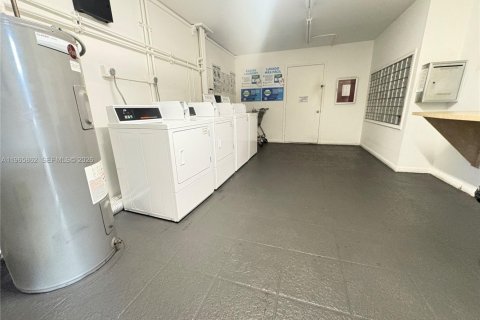 Copropriété à louer à Pembroke Pines, Floride: 1 chambre, 63.64 m2 № 2027804 - photo 19