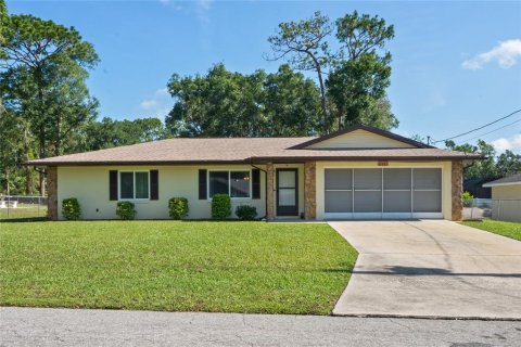 House in Inverness, Florida 2 bedrooms, 118.45 sq.m. № 1838190 - photo 1