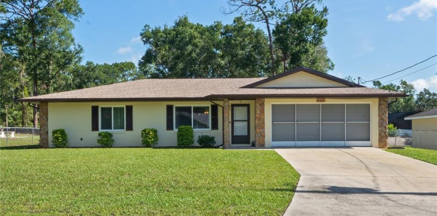 House in Inverness, Florida 2 bedrooms, 118.45 sq.m. № 1838190