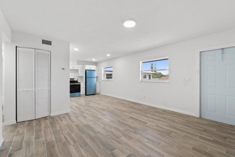 Appartement à louer à St. Lucie, Floride: 2 chambres, 1036.79 m2 № 2181615 - photo 5