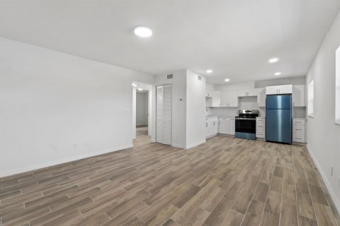 Appartement à louer à St. Lucie, Floride: 2 chambres, 1036.79 m2 № 2181615 - photo 4