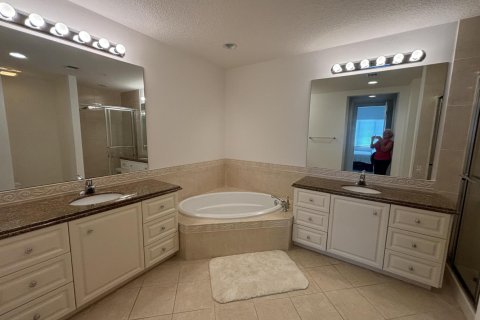 Condo in St. Lucie, Florida, 2 bedrooms № 2077435 - photo 7