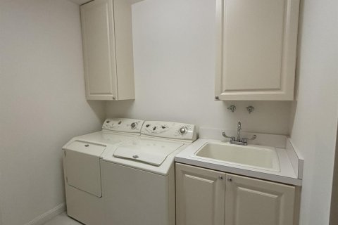 Condo in St. Lucie, Florida, 2 bedrooms № 2077435 - photo 10